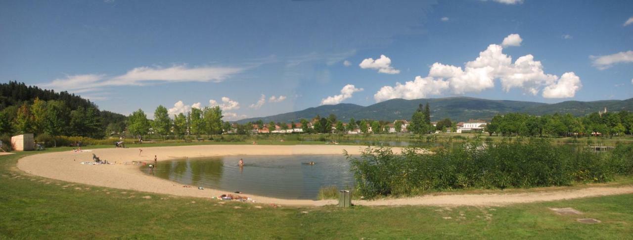 Camping La Vallee Verte Ambert Exterior photo
